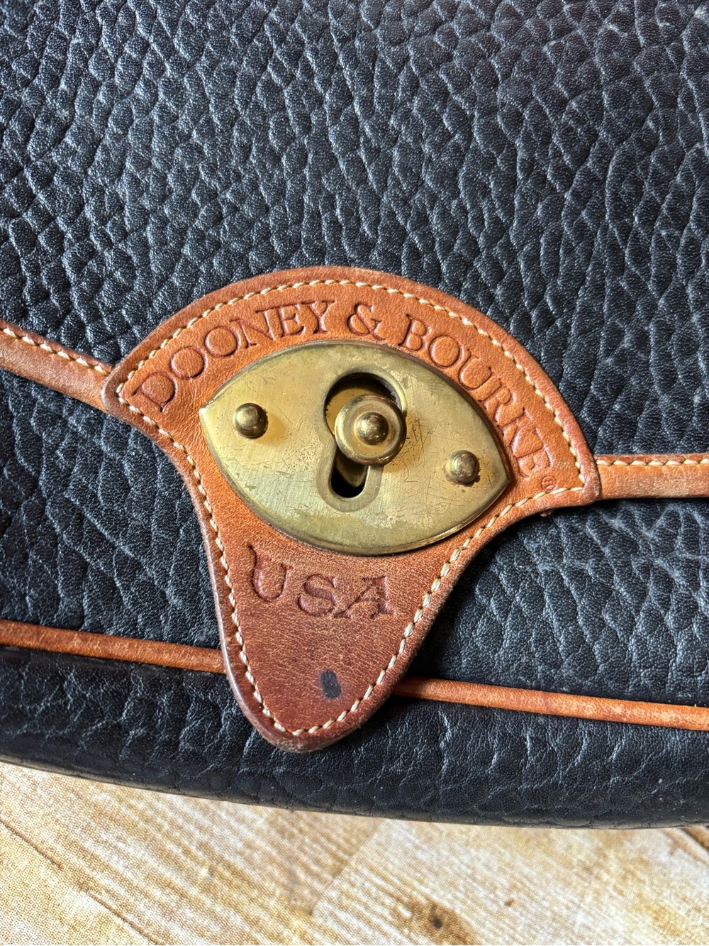 Vintage Dooney & Bourke crossbody bag - Picture 11 of 11